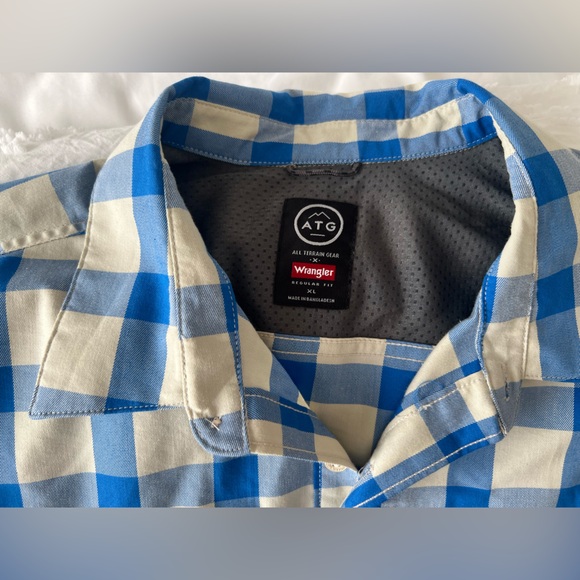 Men’s Wrangler Button Down ATG Blue and Cream Plaid Shirt - Picture 3 of 5